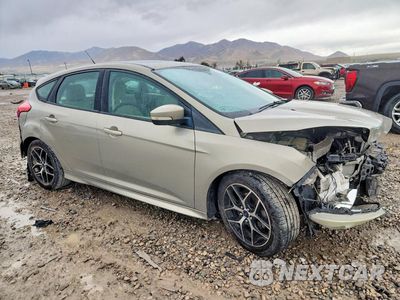 Czwarte zdjęcie samochodu z boku: 2015 FORD FOCUS SE VIN:1FADP3K2XFL324115 - miniatura