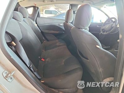 Zdjęcie 10 z 13 samochodu: 2016 DODGE DART SE VIN:1C3CDFAA9GD606562 - miniatura