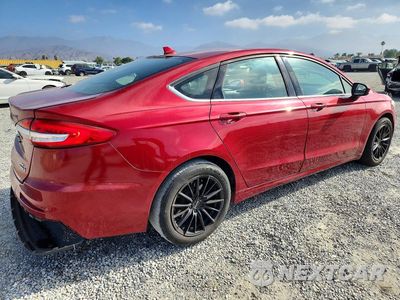 Trzecie zdjęcie samochodu z tyłu: 2019 FORD FUSION SE VIN:3FA6P0LU4KR222120 - miniatura
