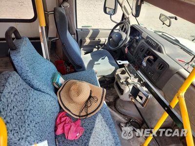 Piąte zdjęcie samochodu w środku: 2009 FORD ECONOLINE E450 SUPER DUTY CUTAWAY VAN VIN:1FDFE45S29DA69111 - miniatura