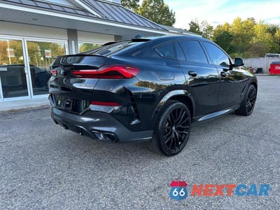 Czwarte zdjęcie samochodu z boku: 2021 BMW X6 XDRIVE40I VIN:5UXCY6C07M9D81286 - miniatura