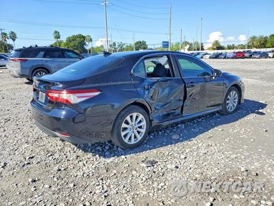 Trzecie zdjęcie samochodu z tyłu: 2019 TOYOTA CAMRY LE VIN:4T1B11HK6KU700405 - miniatura