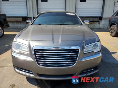 Piąte zdjęcie samochodu w środku: 2012 CHRYSLER 300C VIN:2C3CCAET5CH108468 - miniatura