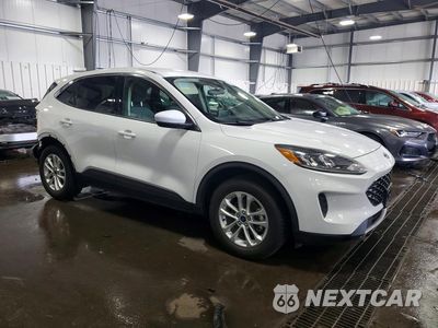 Czwarte zdjęcie samochodu z boku: 2020 FORD ESCAPE SE VIN:1FMCU9G64LUB67423 - miniatura