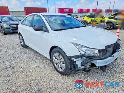 Czwarte zdjęcie samochodu z boku: 2015 CHEVROLET CRUZE LS VIN:1G1PA5SH6F7284240 - miniatura