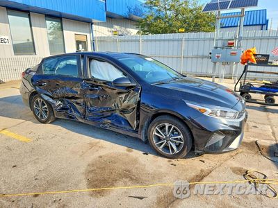 Czwarte zdjęcie samochodu z boku: 2024 KIA FORTE LXS VIN:3KPF24AD6RE812226 - miniatura