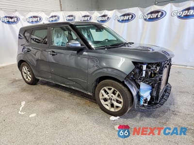Czwarte zdjęcie samochodu z boku: 2023 KIA SOUL LX VIN:KNDJ23AU3P7883580 - miniatura