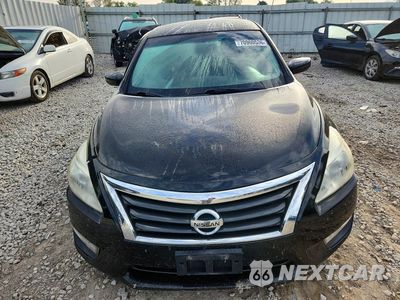 Piąte zdjęcie samochodu w środku: 2015 NISSAN ALTIMA 2.5 S VIN:1N4AL3AP0FN339903 - miniatura