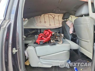 Zdjęcie 11 z 13 samochodu: 2018 CHEVROLET SUBURBAN C1500 LT VIN:1GNSCHKC4JR117994 - miniatura