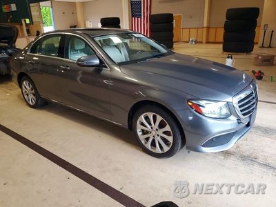 Czwarte zdjęcie samochodu z boku: 2017 MERCEDES-BENZ E 300 4MATIC VIN:WDDZF4KB6HA159628 - miniatura