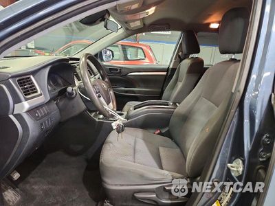 Zdjęcie 7 z 13 samochodu: 2019 TOYOTA HIGHLANDER LE VIN:5TDBZRFH3KS986561 - miniatura