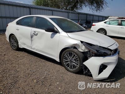 Czwarte zdjęcie samochodu z boku: 2024 KIA FORTE GT LINE VIN:3KPF54AD9RE720146 - miniatura