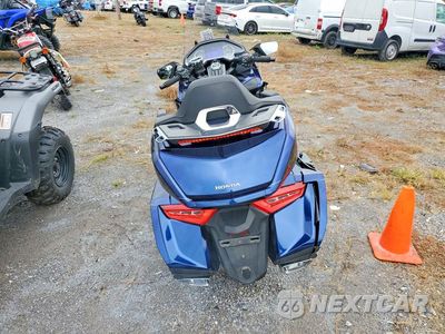 Czwarte zdjęcie samochodu z boku: 2018 HONDA GL1800 D VIN:JH2SC7952JK002692 - miniatura