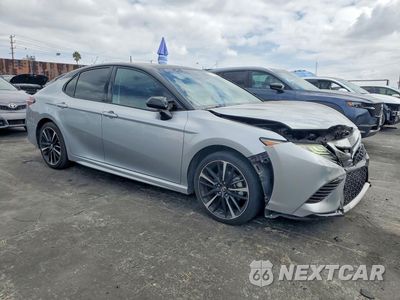 Czwarte zdjęcie samochodu z boku: 2018 TOYOTA CAMRY XSE VIN:4T1B61HK5JU126721 - miniatura