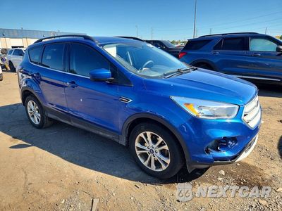 Czwarte zdjęcie samochodu z boku: 2018 FORD ESCAPE SE VIN:1FMCU0GD8JUC30286 - miniatura