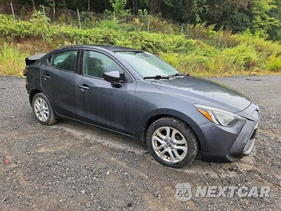 Czwarte zdjęcie samochodu z boku: 2017 TOYOTA YARIS IA BASE VIN:3MYDLBYV2HY182050 - miniatura