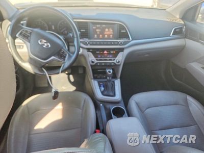 Zdjęcie 8 z 12 samochodu: 2017 HYUNDAI ELANTRA LIMITED VIN:KMHD84LF6HU263367 - miniatura