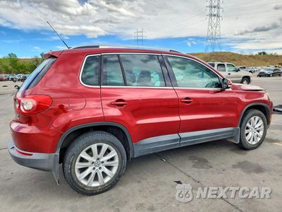 Trzecie zdjęcie samochodu z tyłu: 2010 VOLKSWAGEN TIGUAN SE VIN:WVGBV7AX3AW000518 - miniatura
