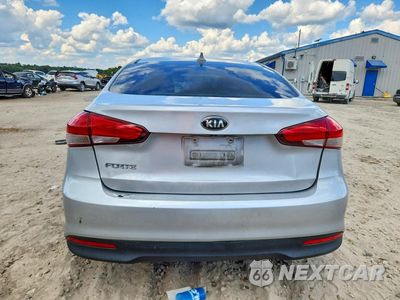 Zdjęcie 6 z 12 samochodu: 2017 KIA FORTE LX VIN:3KPFL4A72HE118705 - miniatura