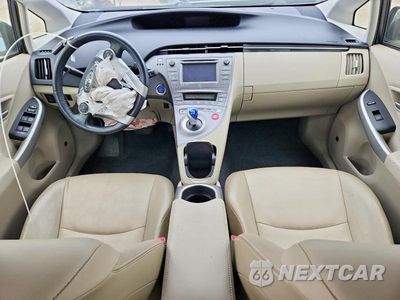 Zdjęcie 8 z 12 samochodu: 2012 TOYOTA PRIUS FOUR VIN:JTDKN3DU9C5410585 - miniatura