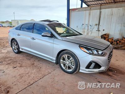 Czwarte zdjęcie samochodu z boku: 2019 HYUNDAI SONATA SPORT VIN:5NPE34AF4KH763989 - miniatura