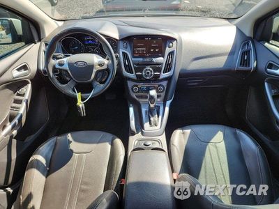 Zdjęcie 8 z 12 samochodu: 2013 FORD FOCUS TITANIUM VIN:1FADP3N2XDL200208 - miniatura