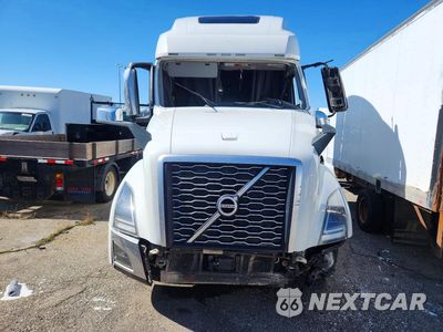 Piąte zdjęcie samochodu w środku: 2021 VOLVO VNL SEMI TRUCK VIN:4V4NC9EH8MN279713 - miniatura