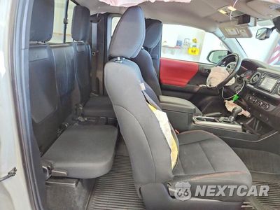Zdjęcie 10 z 12 samochodu: 2018 TOYOTA TACOMA SR5 V6 VIN:5TFSZ5AN0JX151788 - miniatura
