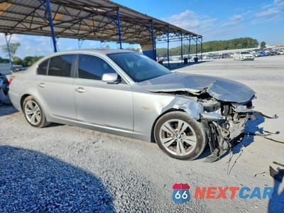 Czwarte zdjęcie samochodu z boku: 2010 BMW 5 SERIES 528 I VIN:WBANU5C5XAC124885 - miniatura