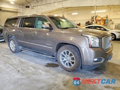 Czwarte zdjęcie samochodu z boku: 2016 GMC YUKON XL DENALI VIN:1GKS2HKJXGR126772 - miniatura