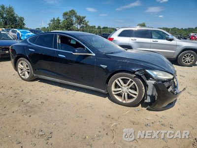 Czwarte zdjęcie samochodu z boku: 2015 TESLA MODEL S VIN:5YJSA1E13FF119992 - miniatura