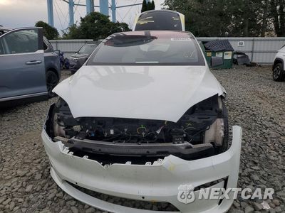 Piąte zdjęcie samochodu w środku: 2022 TESLA MODEL X VIN:7SAXCBE55NF356882 - miniatura