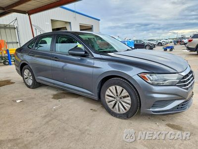 Czwarte zdjęcie samochodu z boku: 2019 VOLKSWAGEN JETTA S VIN:3VWN57BU9KM007557 - miniatura