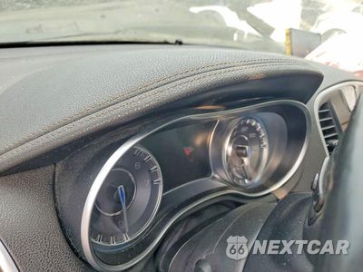 Zdjęcie 9 z 12 samochodu: 2019 CHRYSLER 300 LIMITED VIN:2C3CCAEG5KH585693 - miniatura