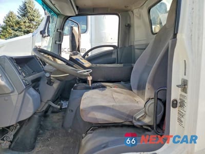Zdjęcie 7 z 12 samochodu: 2021 ISUZU NPR HD SWEEPER TRUCK VIN:54DC4W1D9MS207255 - miniatura