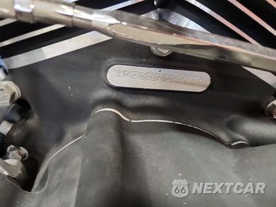 Zdjęcie 9 z 10 samochodu: 2011 HARLEY-DAVIDSON FLHXSE2 VIN:1HD1PZ818BB960903 - miniatura