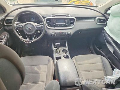 Zdjęcie 8 z 13 samochodu: 2016 KIA SORENTO LX VIN:5XYPG4A39GG045923 - miniatura