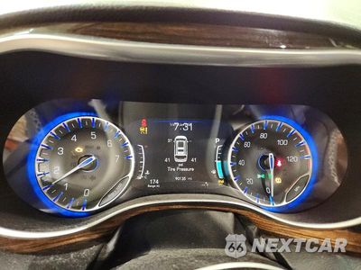 Zdjęcie 9 z 13 samochodu: 2023 CHRYSLER PACIFICA LIMITED VIN:2C4RC1GG2PR520403 - miniatura