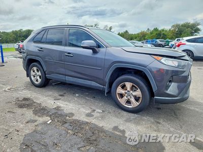 Czwarte zdjęcie samochodu z boku: 2021 TOYOTA RAV4 XLE VIN:2T3W1RFV4MW103907 - miniatura