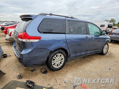Trzecie zdjęcie samochodu z tyłu: 2013 TOYOTA SIENNA XLE 8-PASSENGER VIN:5TDYK3DCXDS328029 - miniatura