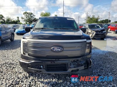 Piąte zdjęcie samochodu w środku: 2024 FORD F150 LIGHTNING LARIAT VIN:1FT6W5L76RWG08517 - miniatura