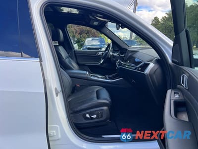 Piąte zdjęcie samochodu w środku: 2025 BMW X5 XDRIVE50E VIN:5UX43EU06S9X96279 - miniatura