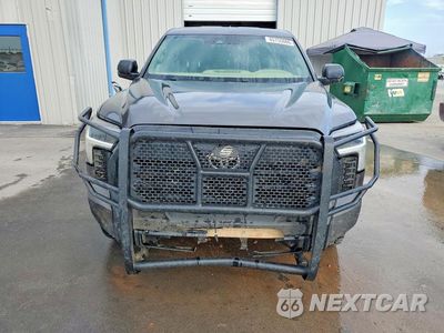 Piąte zdjęcie samochodu w środku: 2025 TOYOTA TUNDRA SR VIN:5TFKB5DA9SX261365 - miniatura