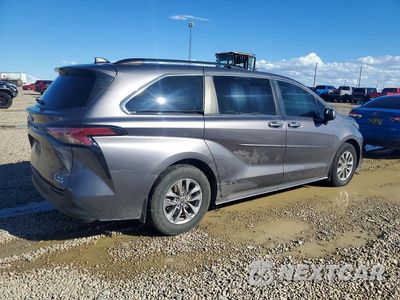Czwarte zdjęcie samochodu z boku: 2022 TOYOTA SIENNA XLE VIN:5TDYRKEC1NS076189 - miniatura