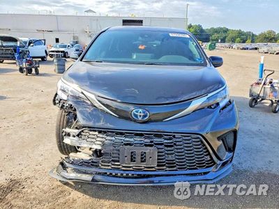 Piąte zdjęcie samochodu w środku: 2024 TOYOTA SIENNA XSE VIN:5TDDRKEC3RS189923 - miniatura