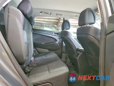 Zdjęcie 11 z 13 samochodu: 2018 HYUNDAI TUCSON VALUE VIN:KM8J3CA25JU628543 - miniatura