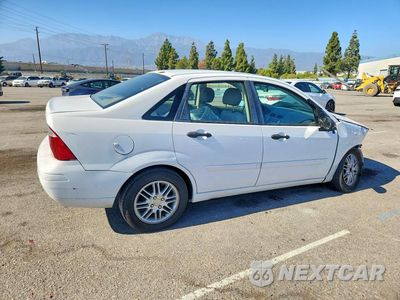 Trzecie zdjęcie samochodu z tyłu: 2005 FORD FOCUS ZX4 VIN:1FAFP34N05W278629 - miniatura