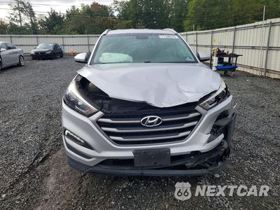 Piąte zdjęcie samochodu w środku: 2017 HYUNDAI TUCSON SE PLUS VIN:KM8J3CA41HU532257 - miniatura