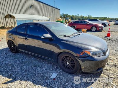 Czwarte zdjęcie samochodu z boku: 2009 SCION TC BASE VIN:JTKDE167190302206 - miniatura