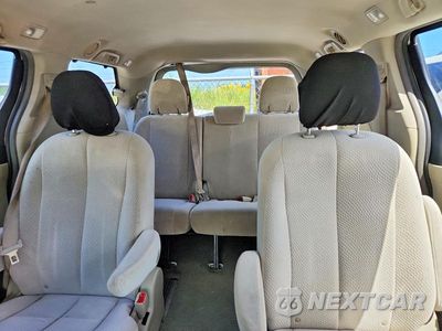 Zdjęcie 10 z 13 samochodu: 2011 TOYOTA SIENNA LE VIN:5TDJK3DC8BS001353 - miniatura